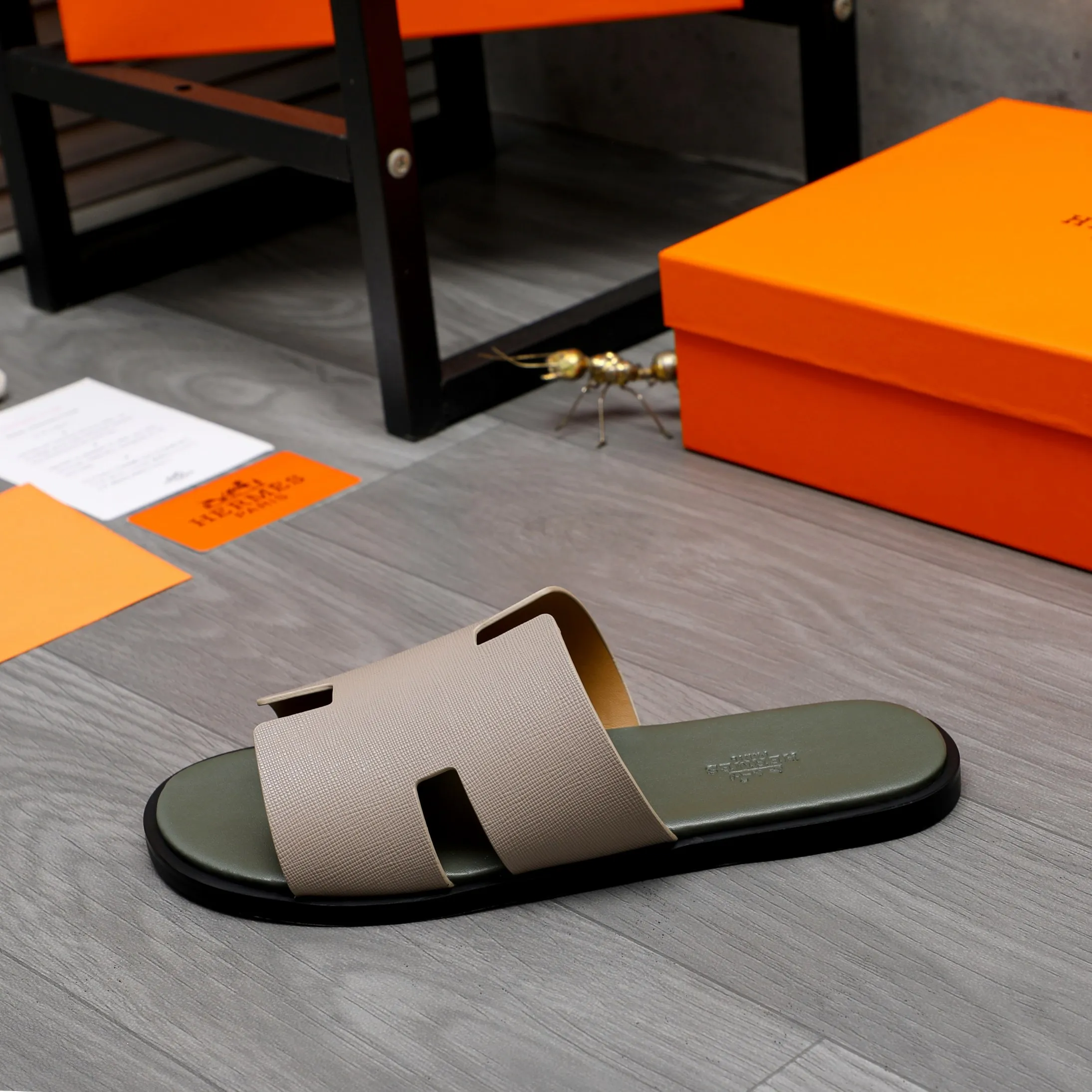 Men's shoes 💰280 Product trademark: Hermes "Hermes" slippers Regular size: 38-46 Product material: vertical grain cowhide upper, microfiber lining, original outsole